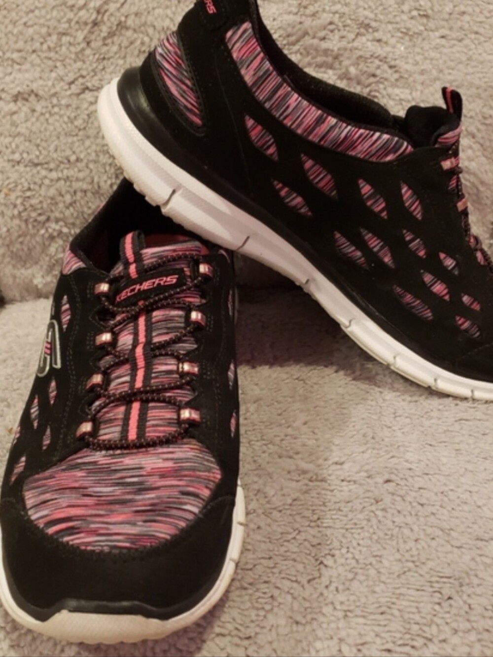 Skechers Athletic Dual Lite Size 11 Pink Black Bungee Slipons . Memory Foam .